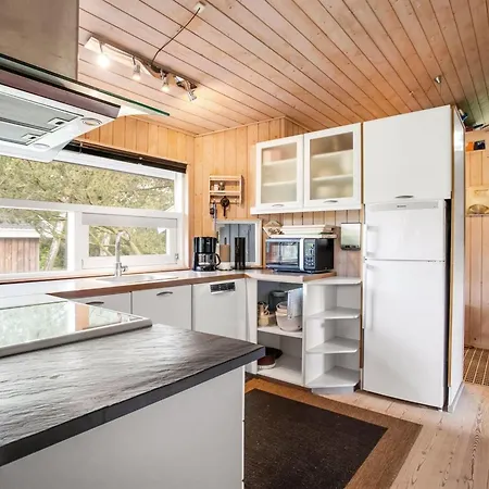 Casa de Férias Fatlinda - 1km From The Sea By Interhome Bøtø By
