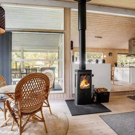 Fatlinda - 1km From The Sea By Interhome *