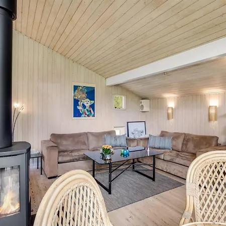 Fatlinda - 1km From The Sea By Interhome Bøtø By